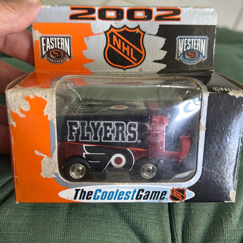 2002 NHL Philadelphia Flyers Zamboni limited edition white rose collectible